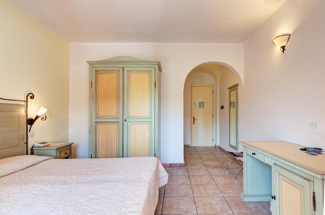Hotel Li Graniti Бая Сардиния Екстериор снимка