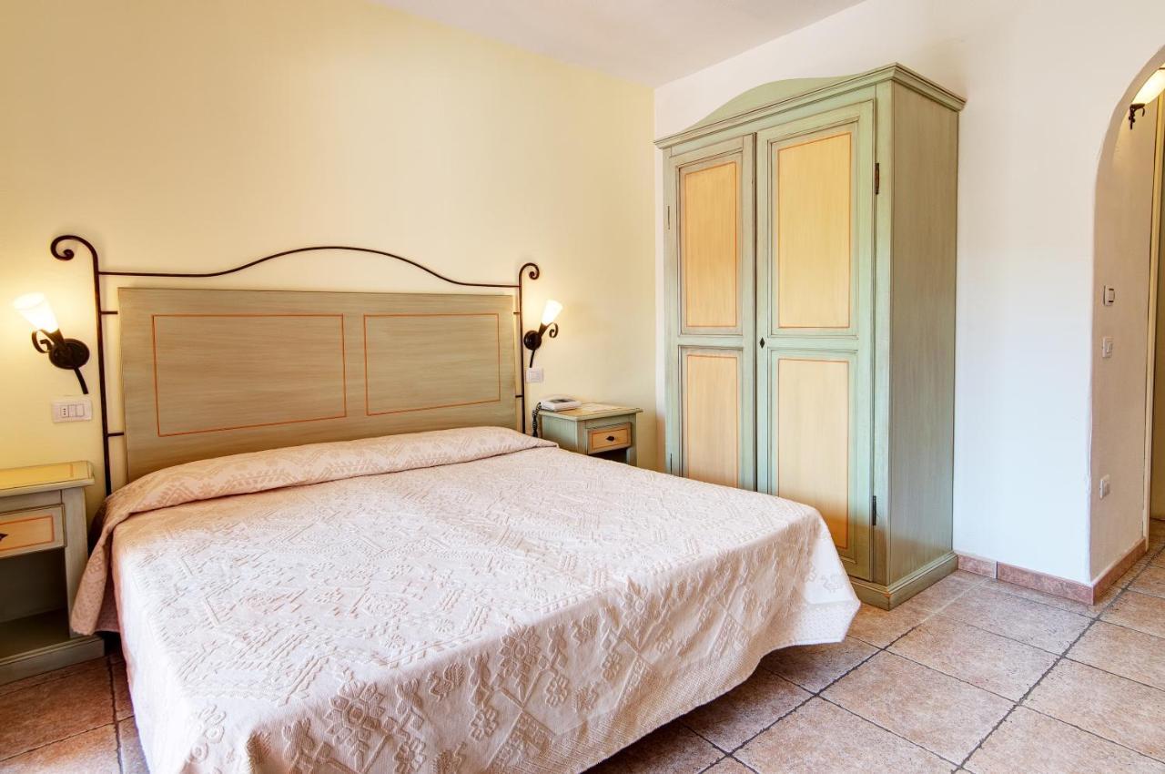 Hotel Li Graniti Бая Сардиния Екстериор снимка