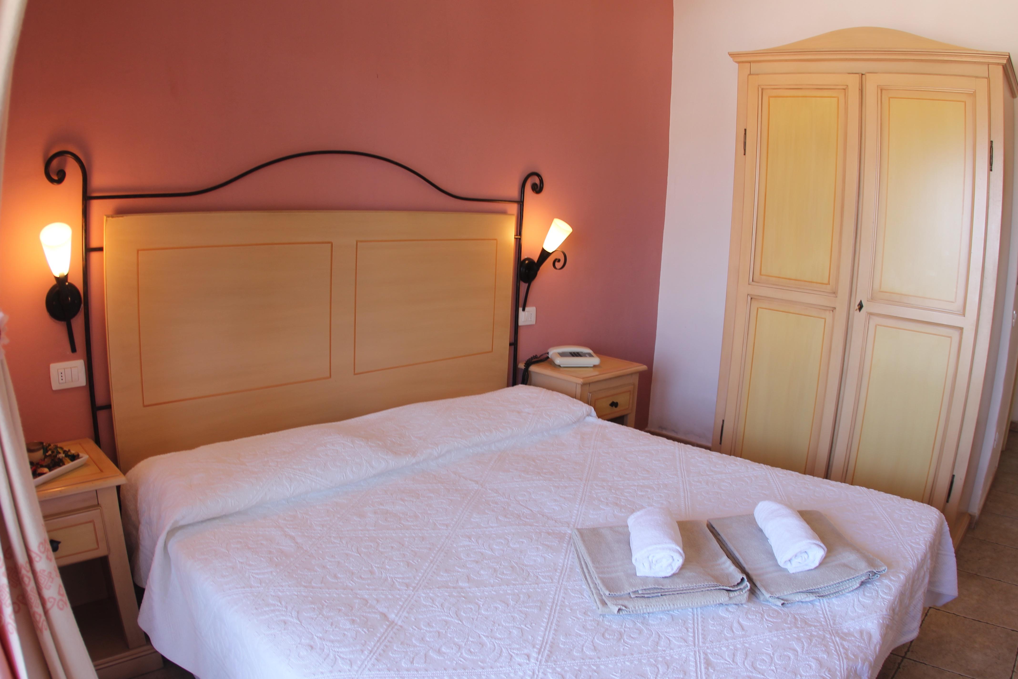 Hotel Li Graniti Бая Сардиния Екстериор снимка