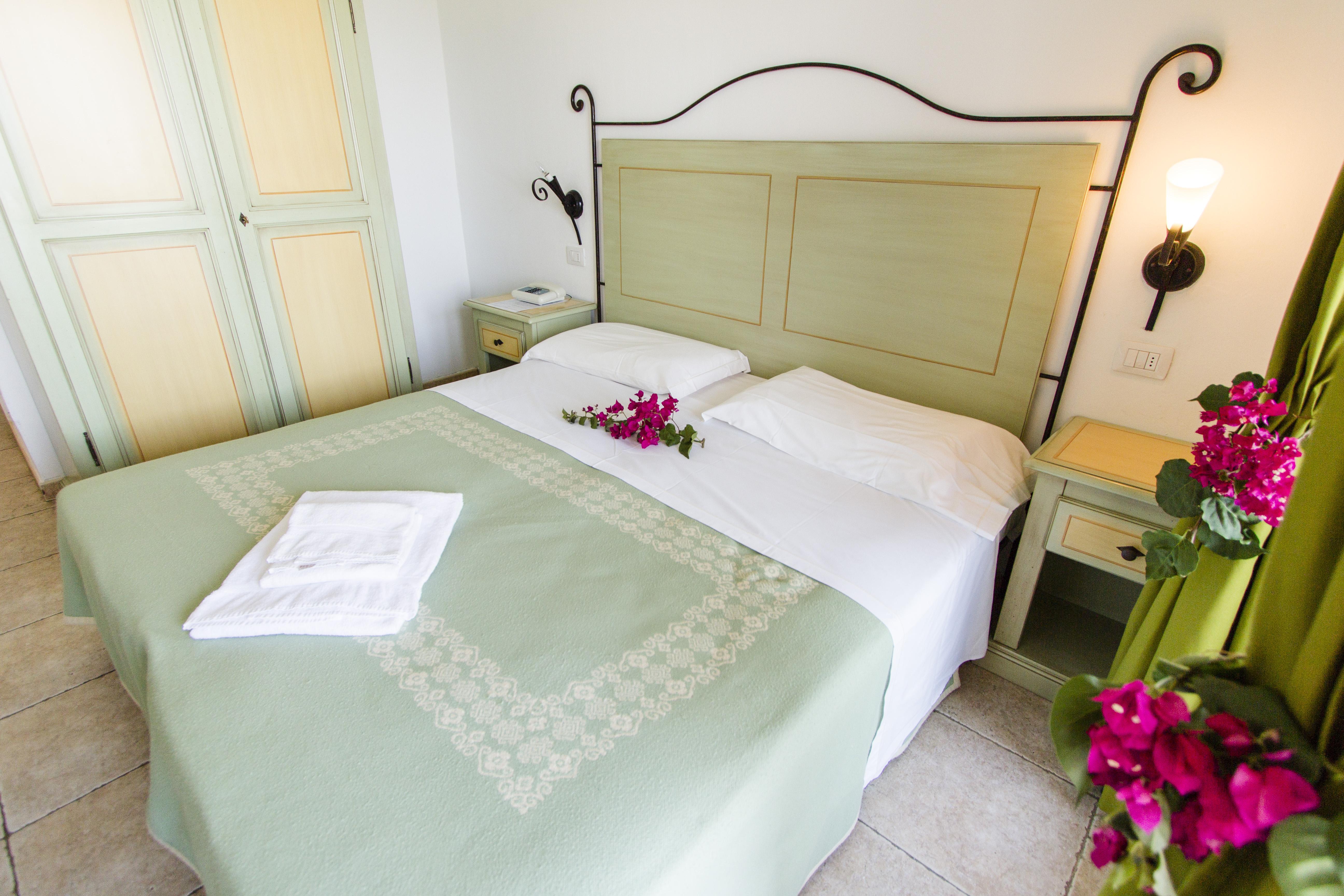 Hotel Li Graniti Бая Сардиния Екстериор снимка