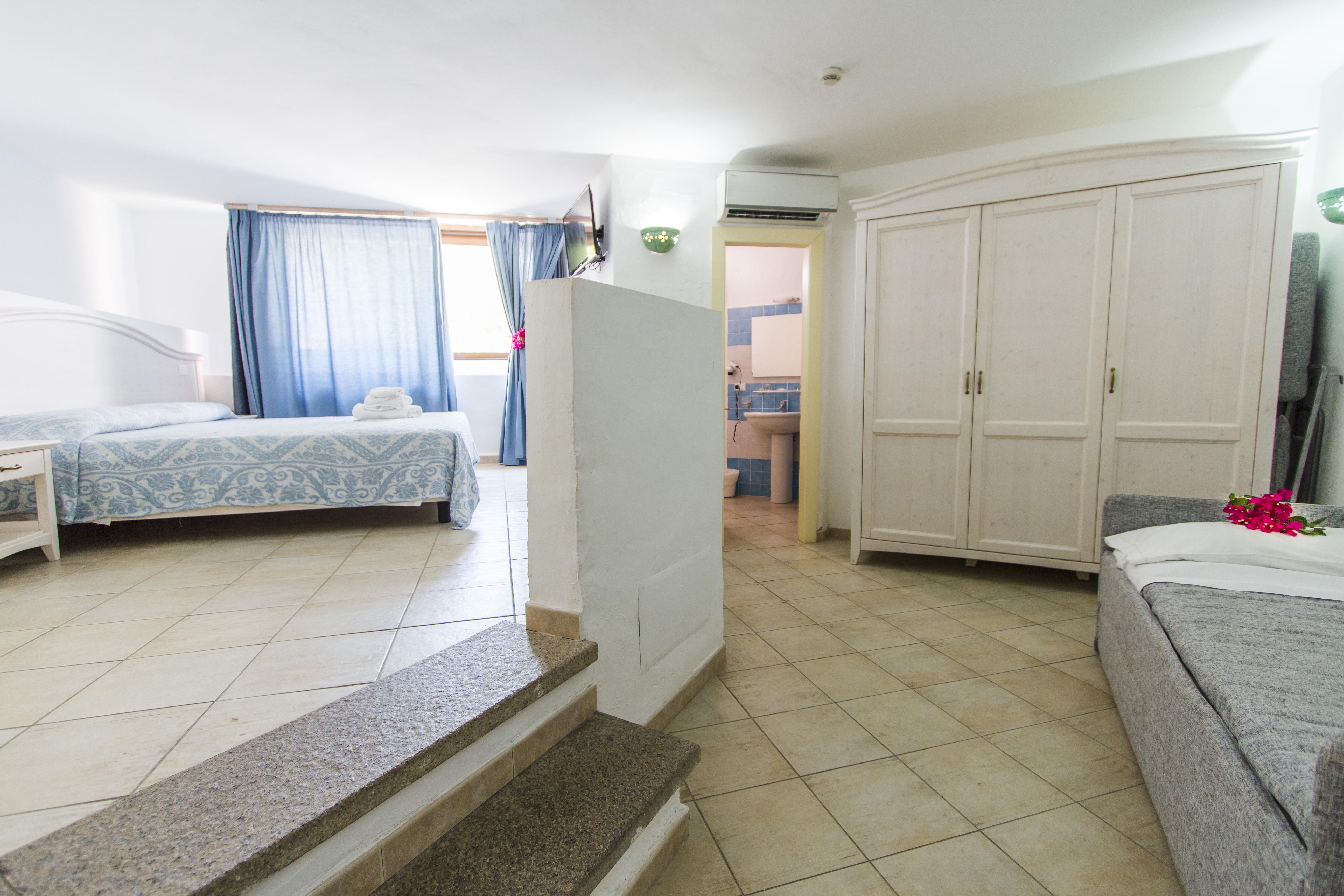Hotel Li Graniti Бая Сардиния Екстериор снимка