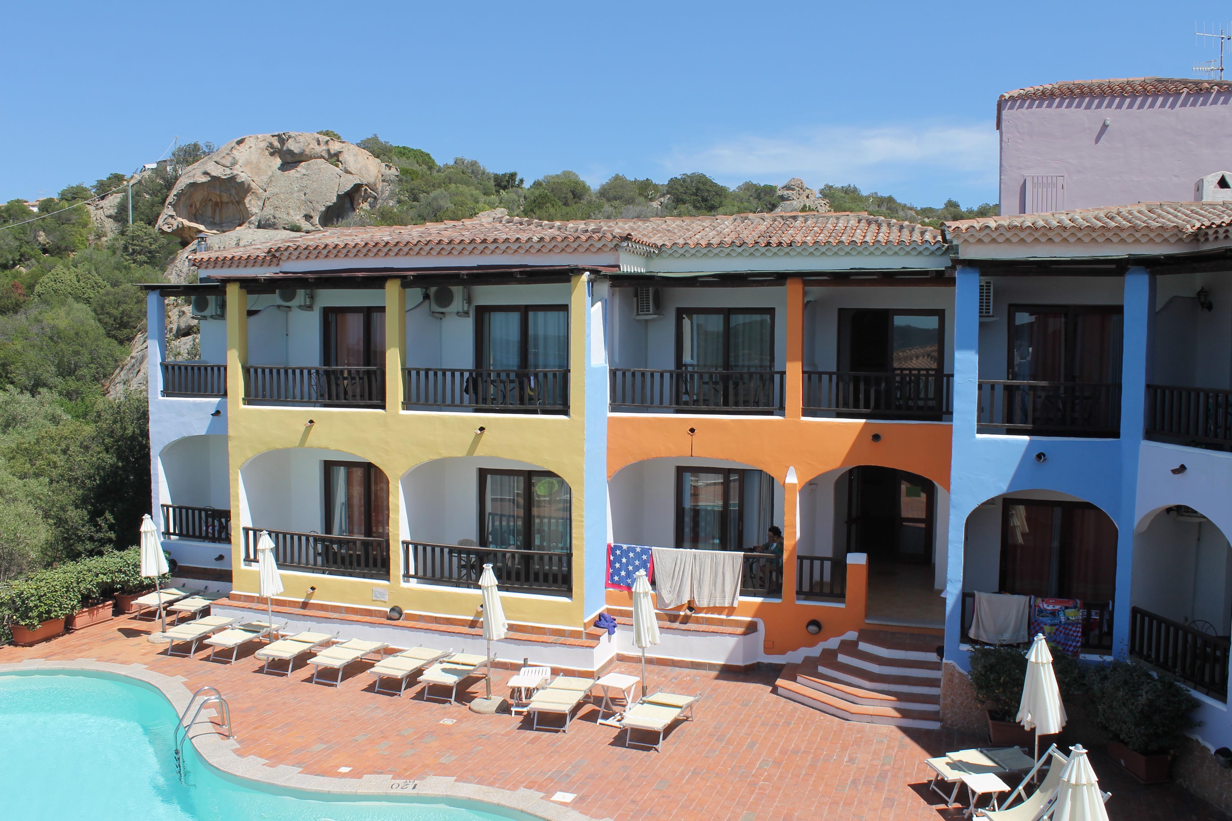 Hotel Li Graniti Бая Сардиния Екстериор снимка