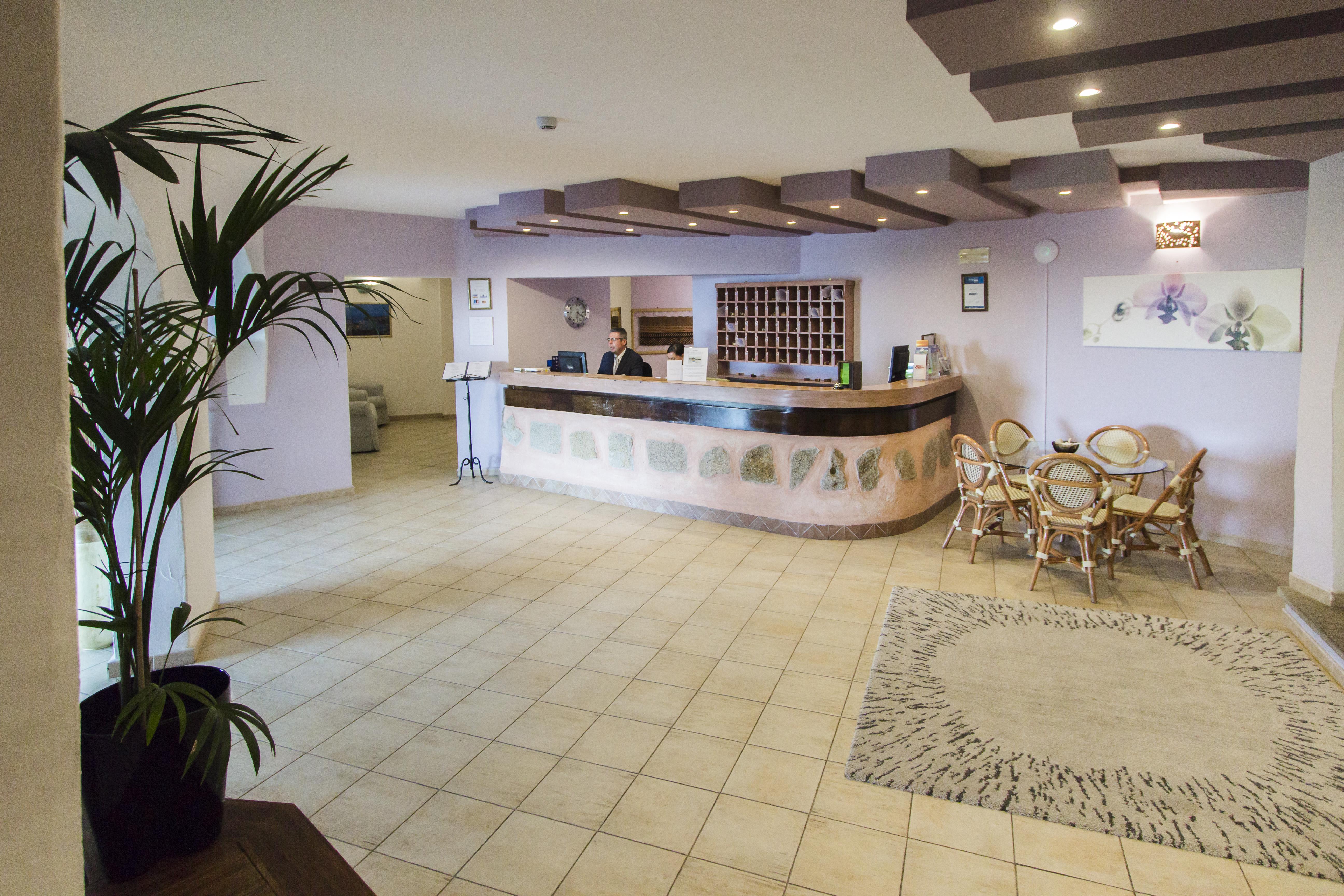 Hotel Li Graniti Бая Сардиния Екстериор снимка