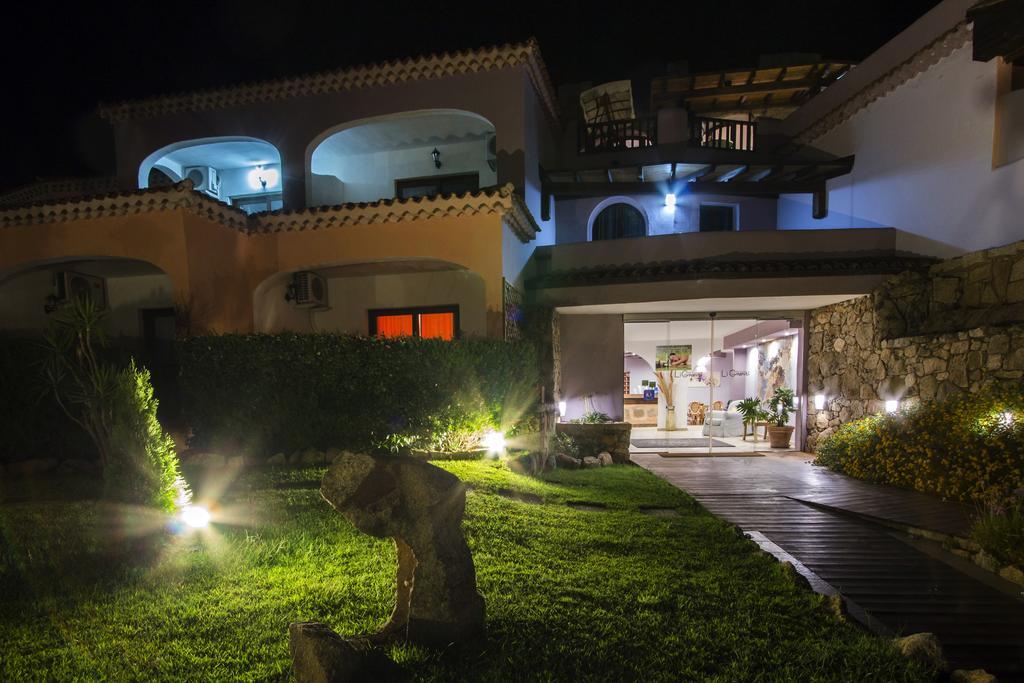 Hotel Li Graniti Бая Сардиния Екстериор снимка