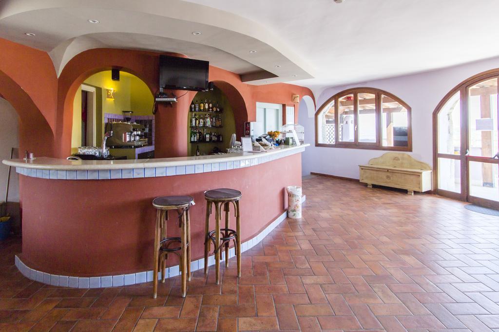 Hotel Li Graniti Бая Сардиния Екстериор снимка