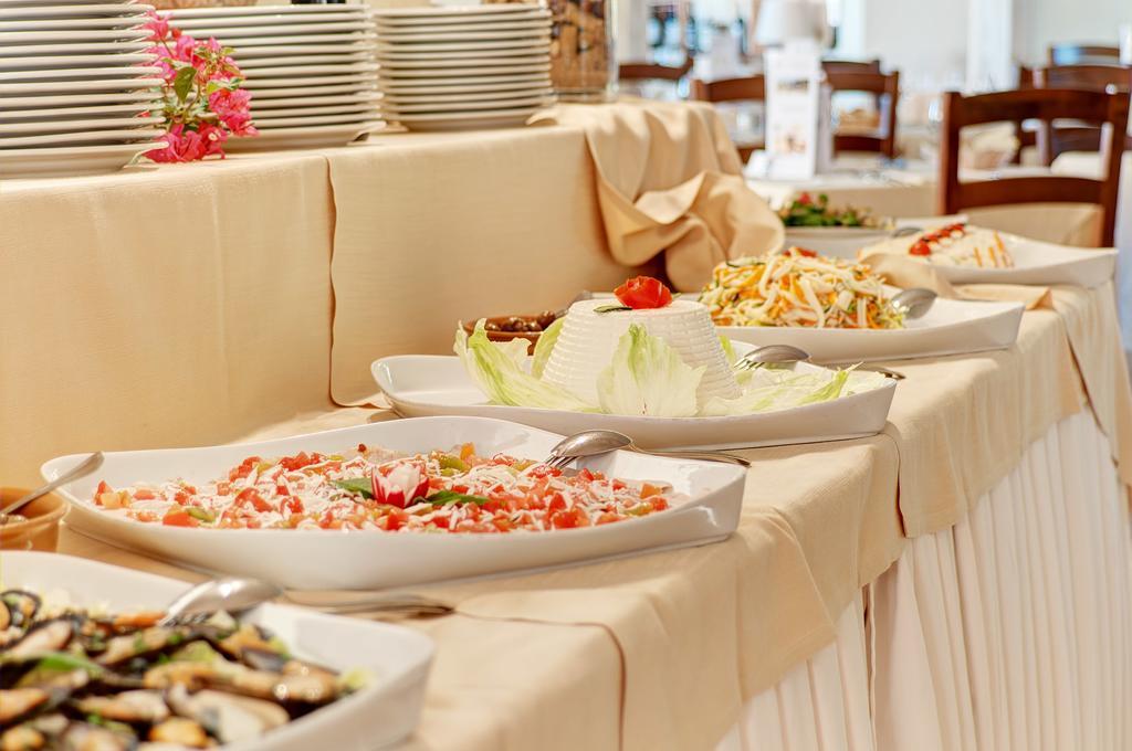 Hotel Li Graniti Бая Сардиния Екстериор снимка