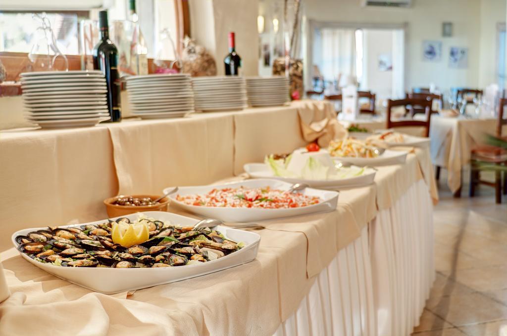Hotel Li Graniti Бая Сардиния Екстериор снимка