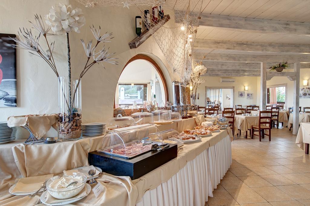 Hotel Li Graniti Бая Сардиния Екстериор снимка